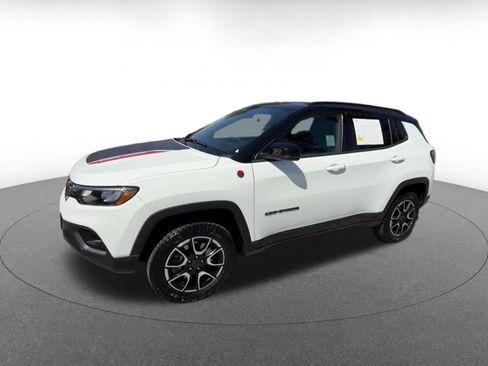 Used 2025 Jeep Compass Trailhawk AWD/4WD image 8