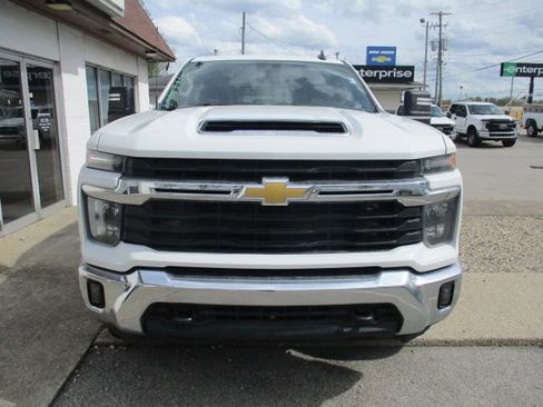 Used 2024 Chevrolet Silverado 2500 LT w/ Convenience Package image 2
