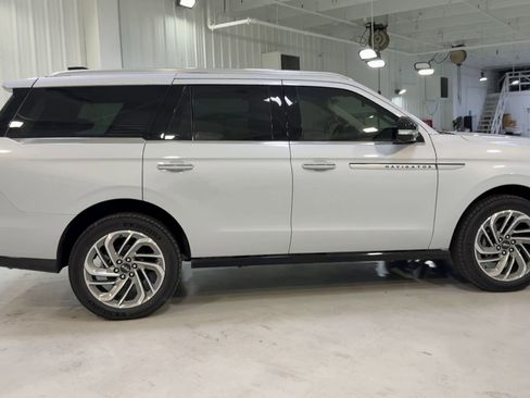 New 2025 Lincoln Navigator L Reserve image 2