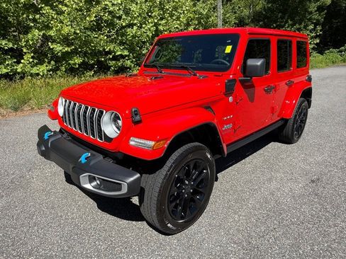 Used 2024 Jeep Wrangler Unlimited Sahara w/ Technology Group AWD/4WD image 2