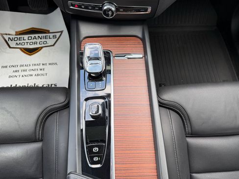 Used 2023 Volvo XC60 B5 Ultimate w/ Climate Package FWD image 24