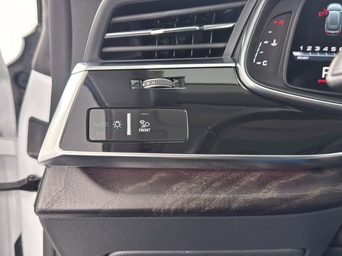 Used 2023 Audi Q8 Prestige image 35
