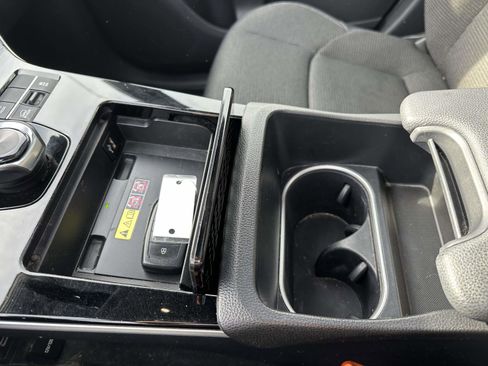 Used 2023 Toyota bZ4X Limited image 28