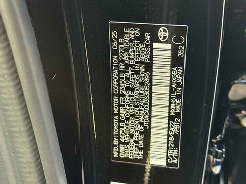 Used 2025 Toyota Prius Plug-In Hybrid image 23