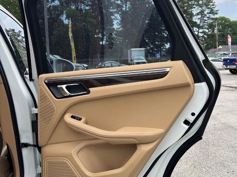 Used 2015 Porsche Macan S image 15