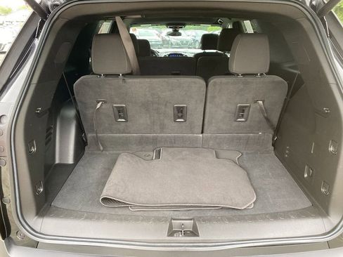Used 2023 Chevrolet Traverse LT image 25