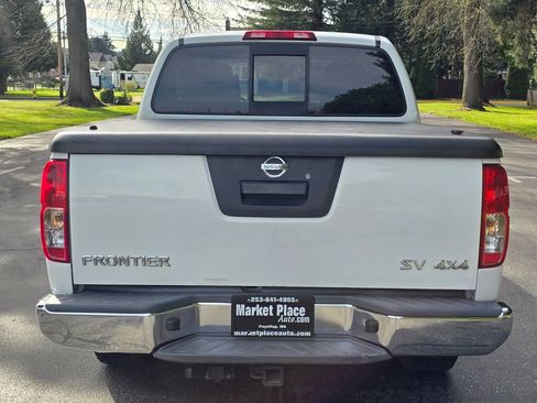 Used 2017 Nissan Frontier SV image 5