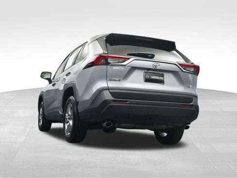 Used 2025 Toyota RAV4 XLE FWD image 27