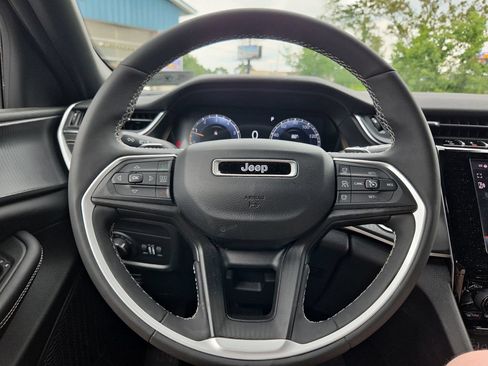 Used 2023 Jeep Grand Cherokee Altitude AWD/4WD image 34