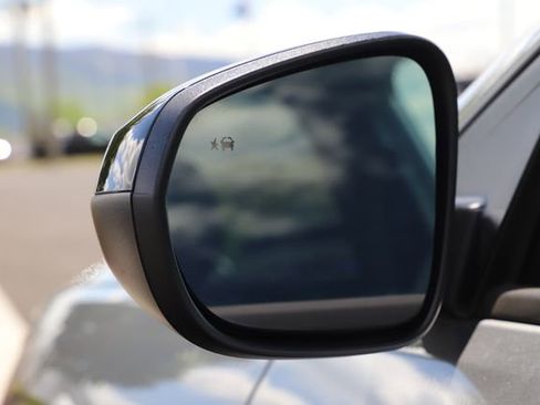 Used 2025 Chevrolet Trax ACTIV w/ Driver Confidence Package image 10