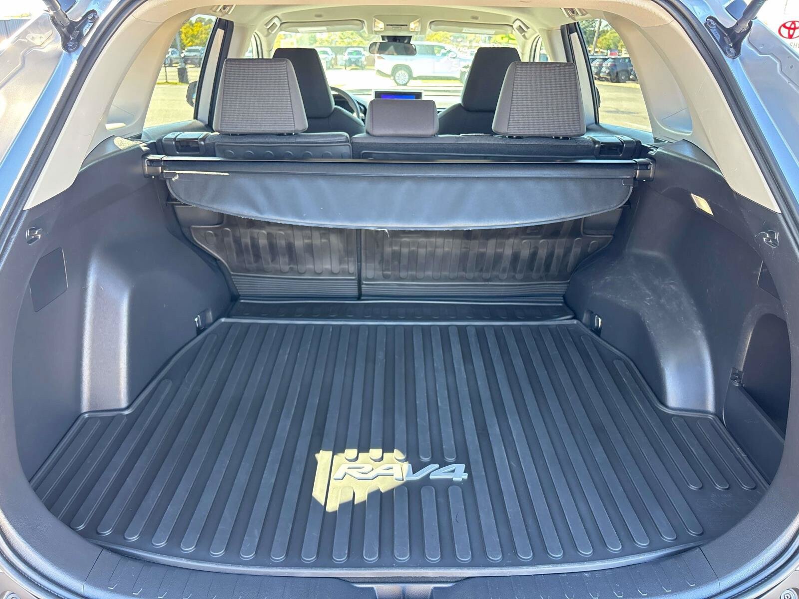 Used 2023 Toyota RAV4 LE AWD/4WD image 11