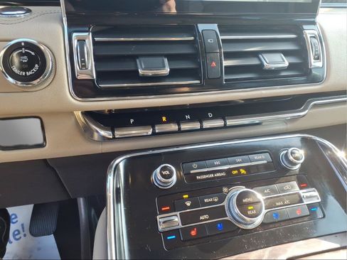 Used 2023 Lincoln Navigator Reserve AWD/4WD image 11
