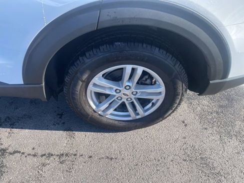 Used 2021 Ford Explorer XLT image 27