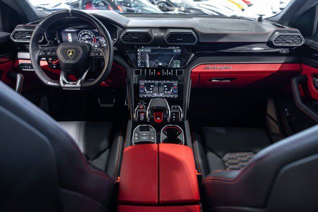 Used 2022 Lamborghini Urus AWD/4WD image 19