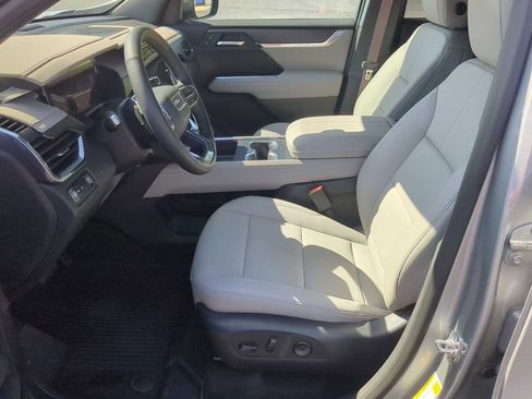 Used 2026 GMC Acadia Elevation w/ Elevation Premium Package FWD image 14