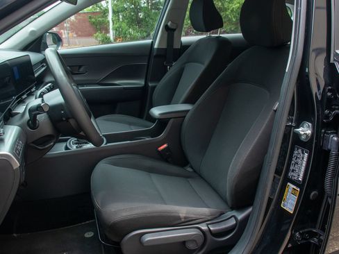 Used 2024 Hyundai Kona SE AWD/4WD image 14