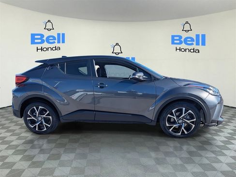 Used 2021 Toyota C-HR XLE image 5