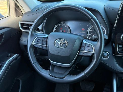 Used 2023 Toyota Highlander LE image 14