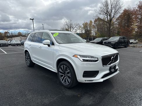 Used 2022 Volvo XC90 T6 Momentum w/ Advanced Package image 3