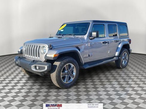 Used 2019 Jeep Wrangler Unlimited Sahara w/ Dual Top Group AWD/4WD image 2