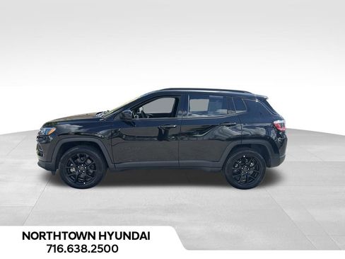 Used 2025 Jeep Compass Latitude w/ Convenience Group AWD/4WD image 15