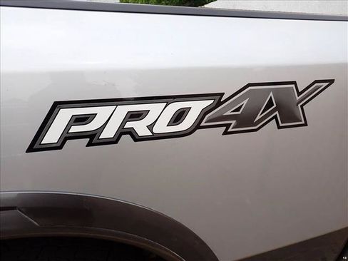 Used 2018 Nissan Titan PRO-4X w/ Pro-4x Convenience Package AWD/4WD image 8