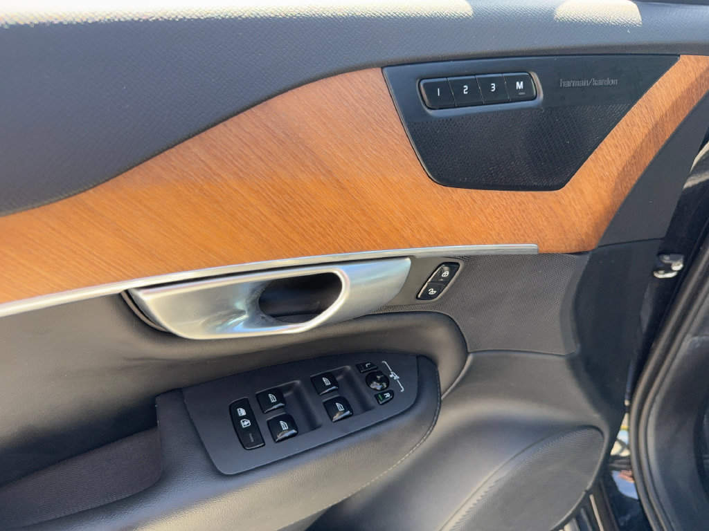 Used 2024 Volvo XC90 T8 Plus w/ Protection Package Premier AWD/4WD image 13