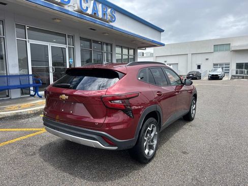 Used 2025 Chevrolet Trax LT FWD image 8