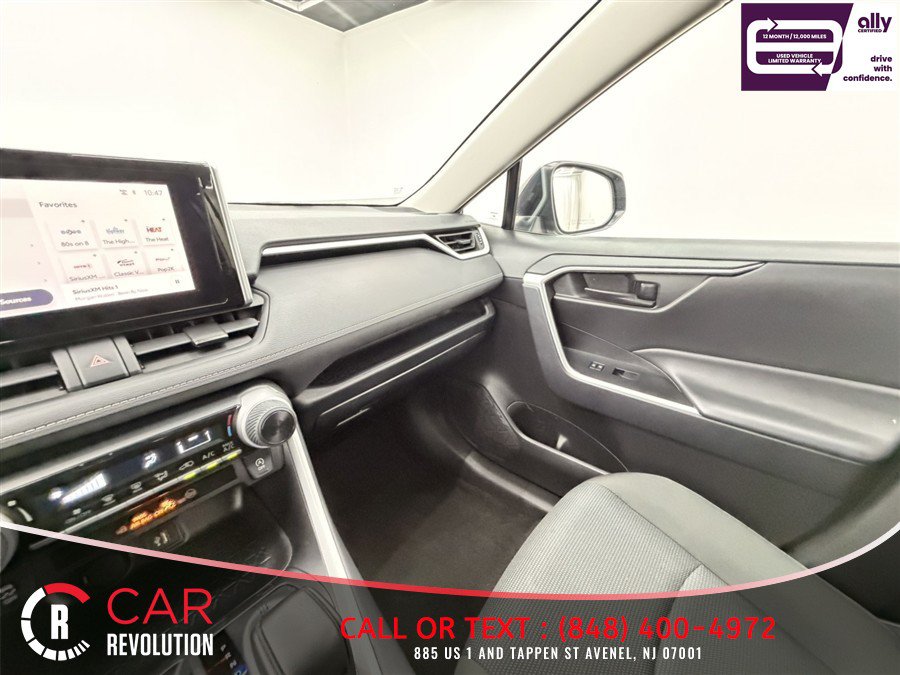Used 2025 Toyota RAV4 LE AWD/4WD image 20