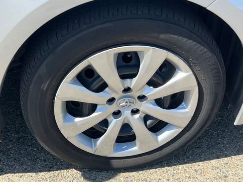 Used 2020 Toyota Corolla LE FWD image 15