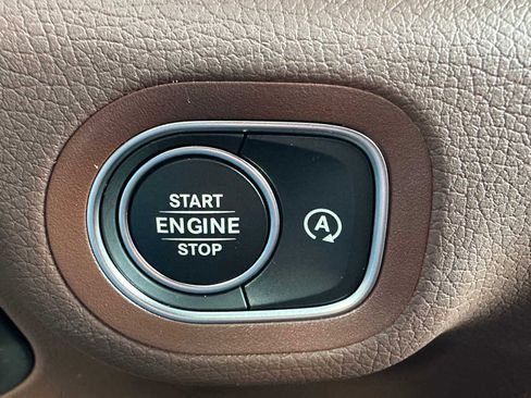 Used 2026 Mercedes-Benz GLS 450 4MATIC image 39
