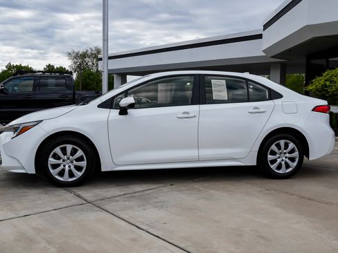 Used 2024 Toyota Corolla LE FWD image 5