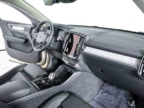 Used 2026 Volvo XC40 B4 Plus w/ Protection Package Premier FWD image 25