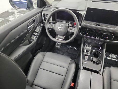 Certified 2025 Nissan Rogue SL FWD image 15