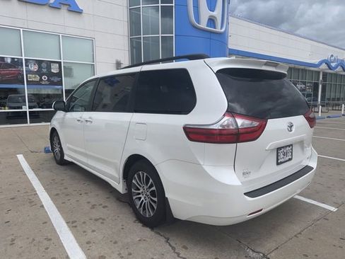 Used 2019 Toyota Sienna XLE FWD image 5