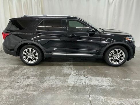 Used 2025 Ford Explorer Platinum RWD image 2