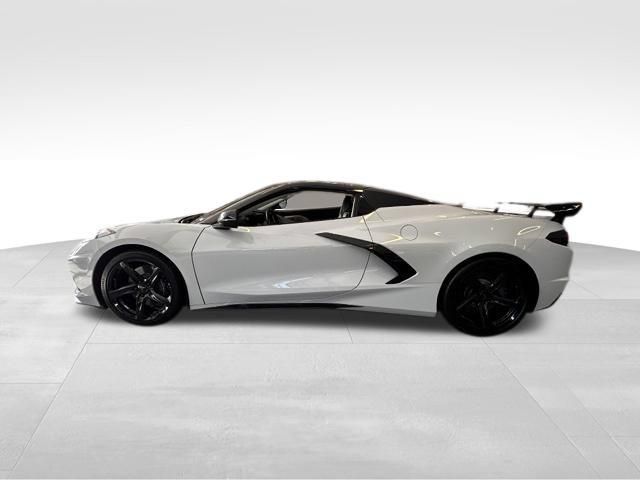Used 2021 Chevrolet Corvette Stingray Premium Conv w/ Z51 Performance Package RWD image 2