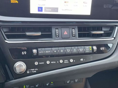 Used 2024 Lexus ES 350 w/ Premium Package FWD image 29
