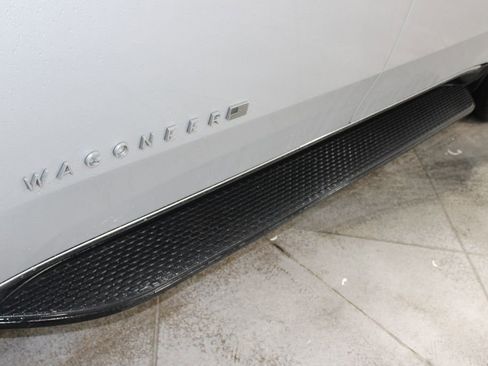 Used 2023 Jeep Wagoneer L Series III w/ Preferred Equipment Group image 17