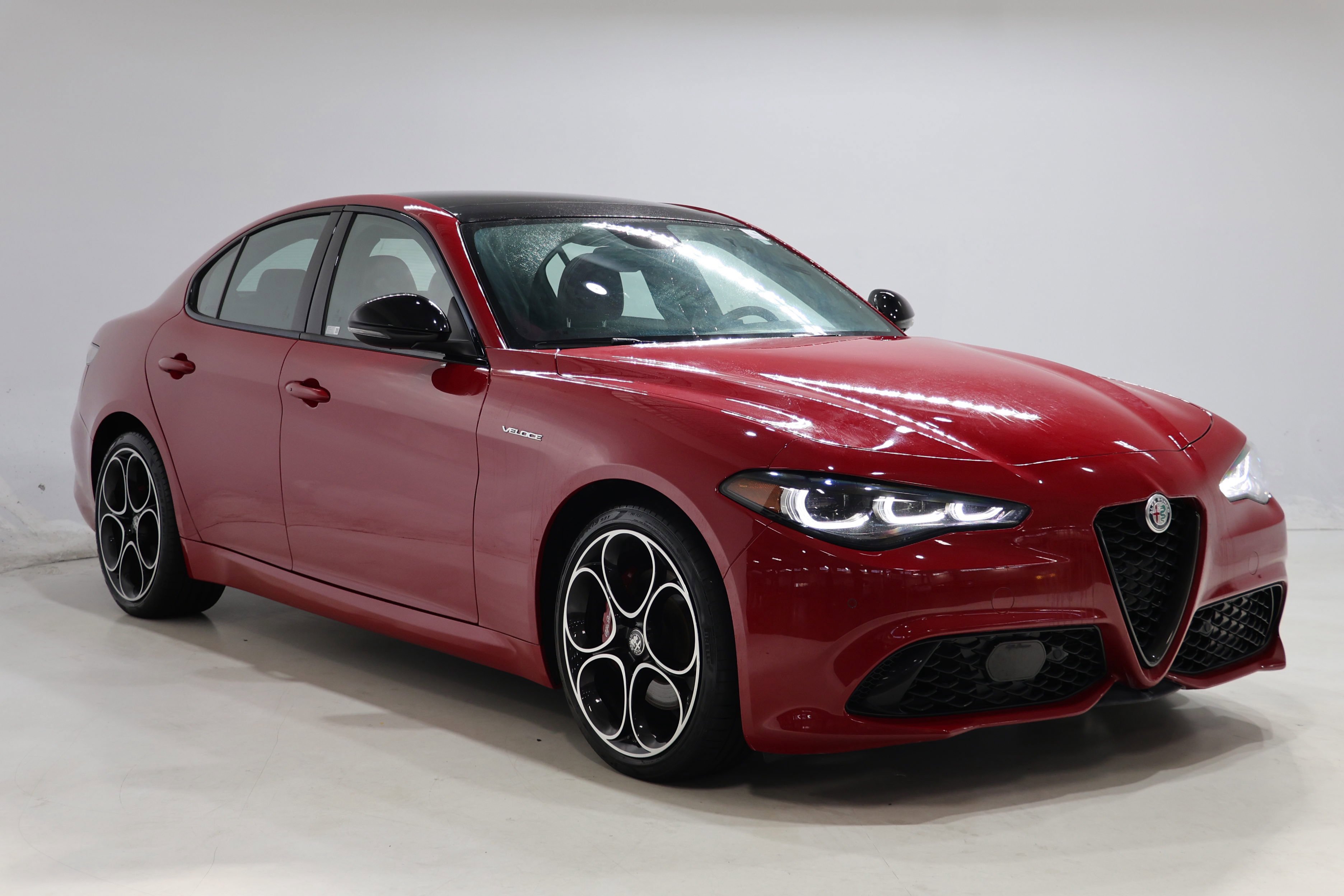 Certified 2024 Alfa Romeo Giulia Veloce AWD/4WD image 1