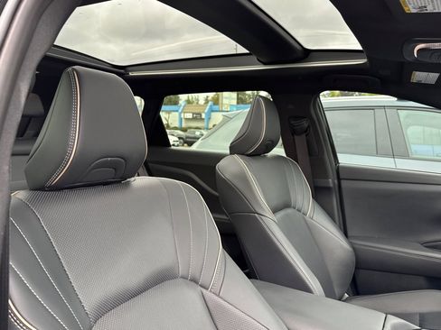 Used 2025 Toyota Crown Signia Limited image 17