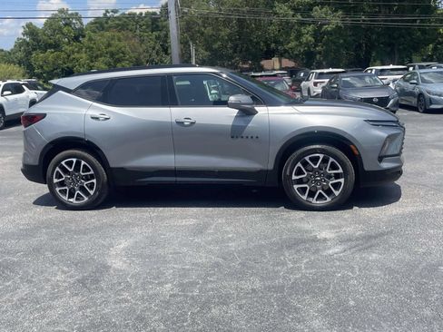 Used 2025 Chevrolet Blazer RS FWD image 2