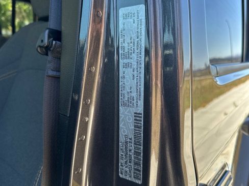 Used 2025 Jeep Wrangler Unlimited Sahara w/ Safety Group AWD/4WD image 28