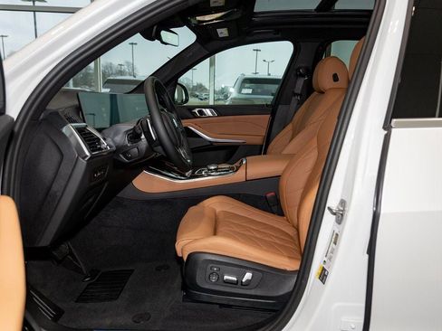 New 2026 BMW X5 xDrive50e w/ Premium Package AWD/4WD image 19