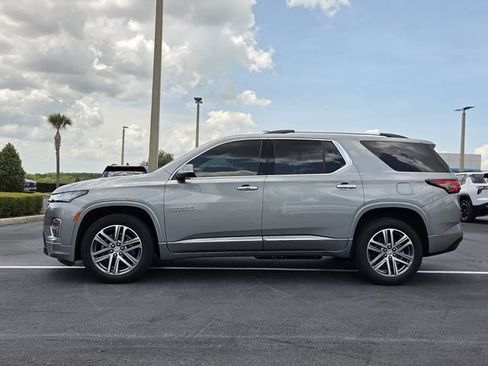 Used 2023 Chevrolet Traverse High Country FWD image 3