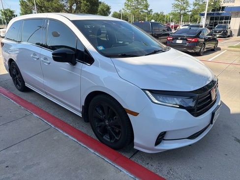 Used 2023 Honda Odyssey Sport image 4