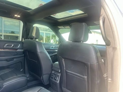 Used 2018 Ford Explorer Platinum AWD/4WD image 14