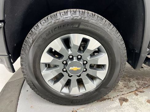 Used 2022 Chevrolet Silverado 2500 Custom w/ Custom Value Package AWD/4WD image 26