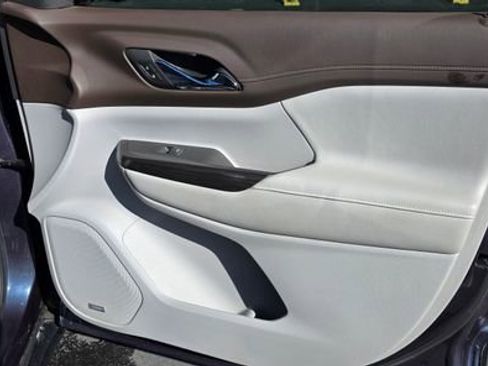 Used 2019 GMC Acadia SLT image 17