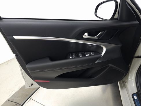 Used 2026 Genesis G70 2.5T image 10